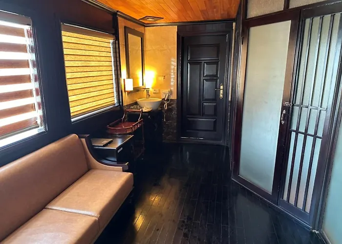 Boutique Cruise 